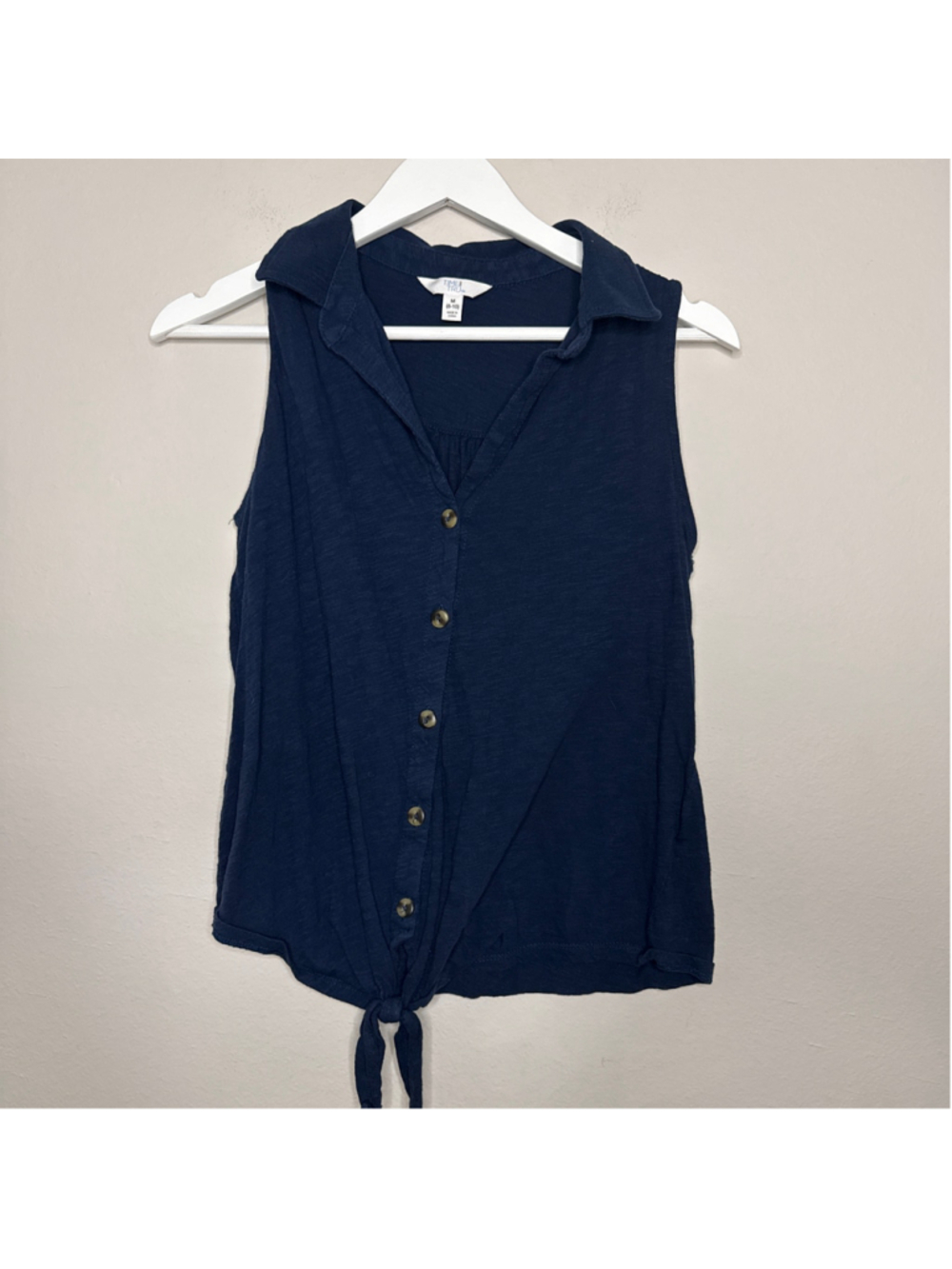 Women's Time and Tru Sleeveless Button Down Shirt, Size M - [LP1075]